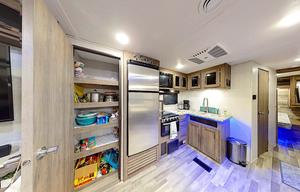 2022 CrossRoads Zinger 333D Travel Trailer 33'