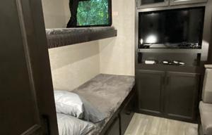 Impressive Family favorite RV! 3 slides 3 TV’s