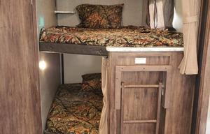 2017 Keystone RV Cougar X-Lite 29BHS RV rental photo 6