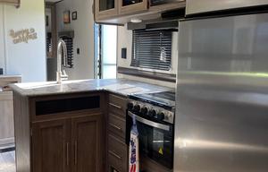 2021 Zinger Lite ZR270BH Travel Trailer RV Rental