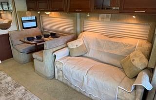 2004 Winnebago Adventurer 33C