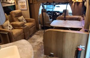 2015 Coachmen RV Leprechaun 317SA Ford 450