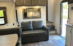 Brand New 5th wheel