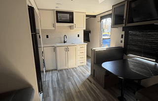Rocco’s RV Rental | Fully Equipped Jayco Sleeps 8