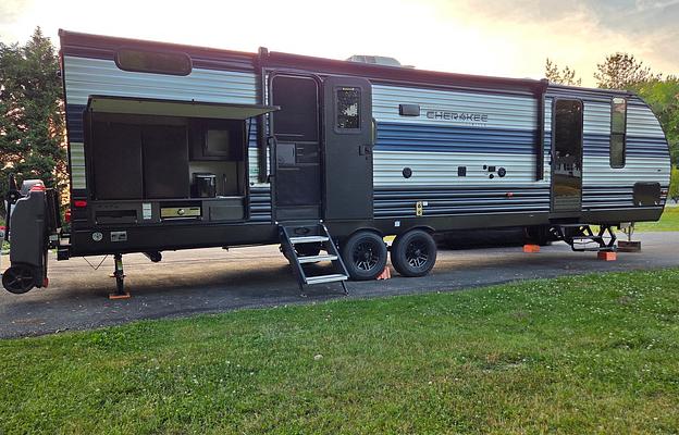 DE Adventurer - Fully Loaded, Kid & Pet Approved