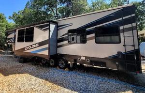 2022 Heartland Cyclone 4270