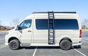 Luxury Mercedes easy park/drive, seats 8, sleeps 2