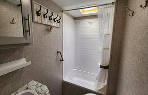 "Shelly": 28ft Bunkhouse, Pets + Film OK, Delivery