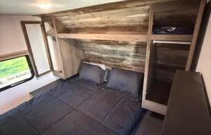 Bunkhouse/Outdoor Kitchen-Sleeps 8-Delivery Avail