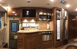 Glory Bound Adventure Coach *2 BATHROOMS*