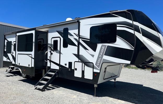 2020 Dutchmen RV Voltage V3635