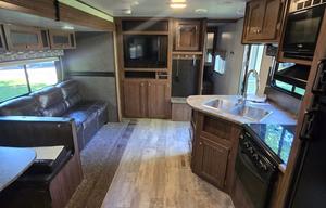 2018 Heartland Pioneer BH 270 RV rental photo 8