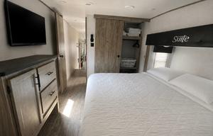 Luxury RV | Sleeps 10 | Bunkhouse & King Suite