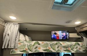 Luxury Class C-Sleeps 6-Easy to Drive-Fully Loaded
