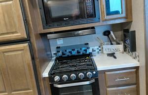 2020 Forest River RV Rockwood Signature Ultra Lite 8329SS RV rental photo 5