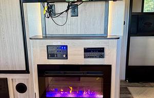 Fun Family Trailer! '22 Sundance Ultra Lite