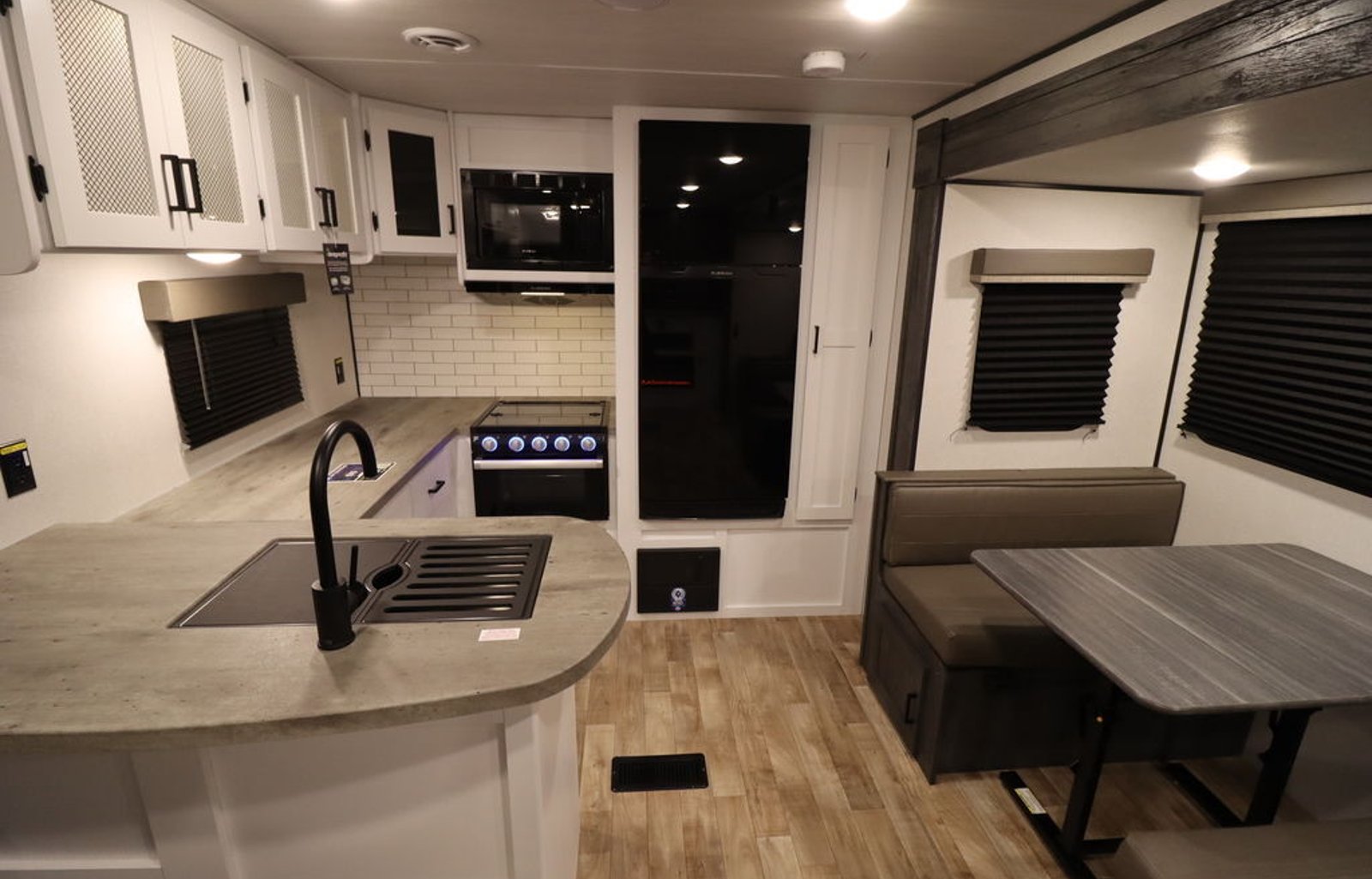 2023 Keystone Rv Hideout 28RKS