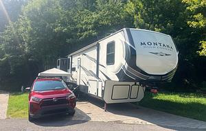 2021 Keystone RV Montana High Country 373RD RV rental photo 5