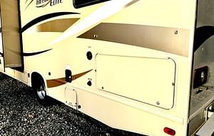 Bunk Floorplan Freedom Elite 30FE - Sleeps 8!