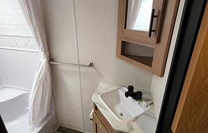 Family-Friendly 28' Avenger – Sleeps 8, Bunk Beds