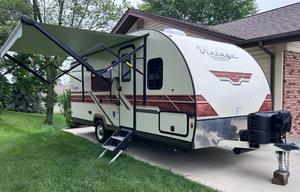 Camp in vintage luxury