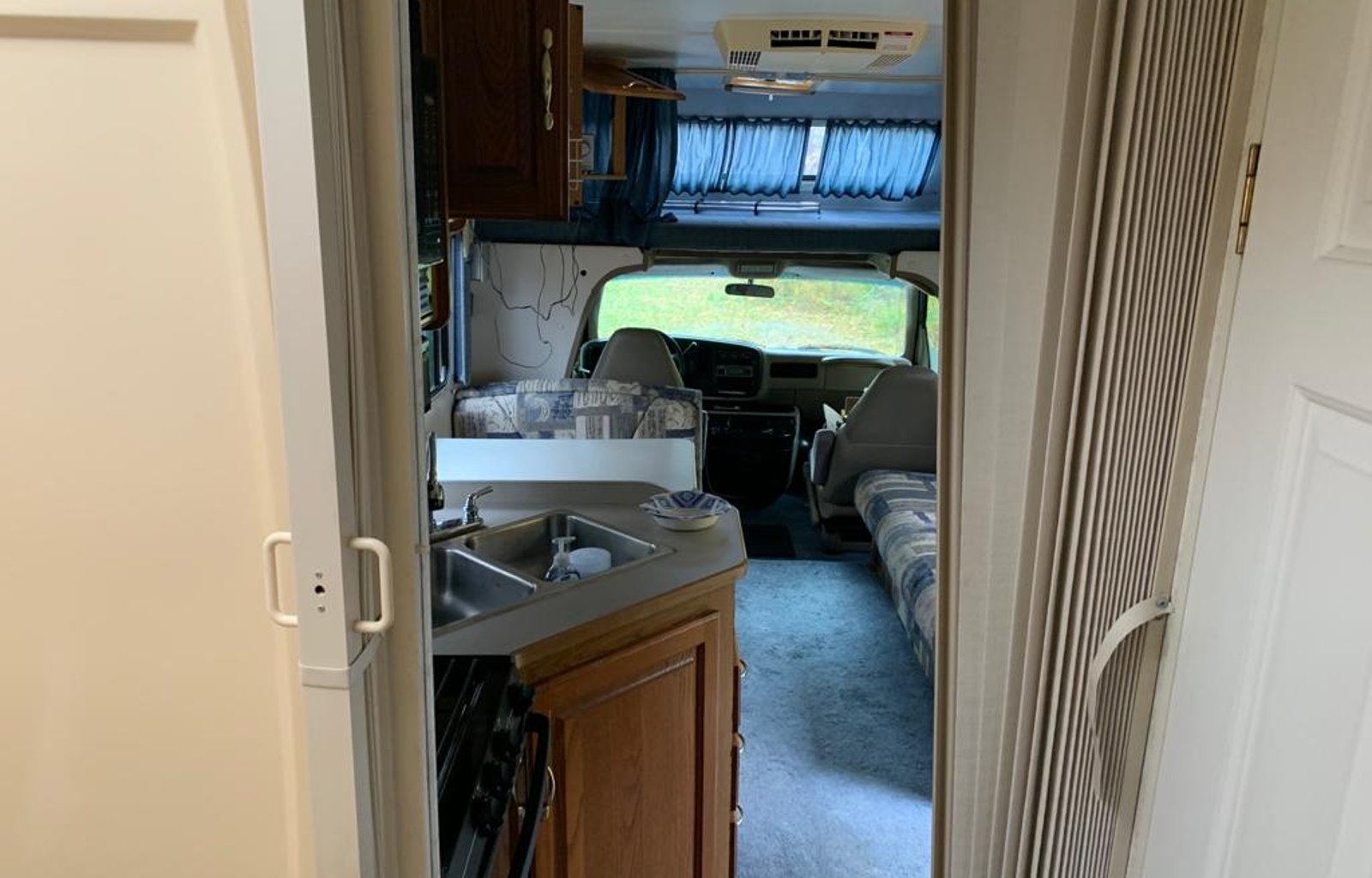 2001 Thor Motor Coach Four Winds 28A Chevy