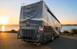 ❦ Discovery Pie ❦ Luxe Diesel • Sleeps 10 • Lounge