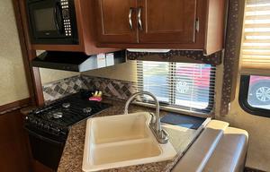 2015 Thor Freedom Elite 28’ Motorhome, Low Mileage