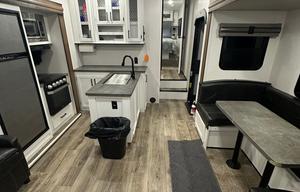 Family Friendly 5th wheel with bunkhouse!!