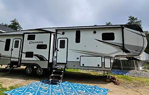 Prime Time Crusader fifth wheel 395BHL 50AMP