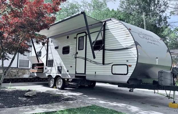 2015 Coachmen RV Catalina 273DBS RV rental photo 1