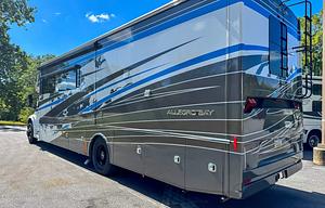 Tiffin Allegro Bay Super C
