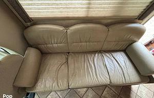 2014 Chateau 28A RV rental photo 13