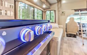C8 *NEW*2022 Thor LUXURY KING Bed,8 Sleeper,Solar