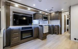 Brand New Dynamax DX3! luxury on wheels