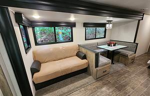 Adventurer - Spacious and Pet-Friendly Getaway