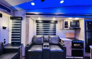 Luxury RV | Sleeps 10 | Bunkhouse & King Suite
