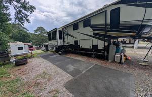 Luxury Monthly RV Stay for Traveling Professionals