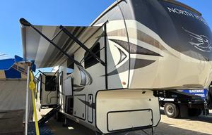 Glamping at its finest! Jayco Luxury sleeps 9!