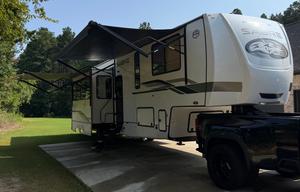 Luxury Camping Experience | Spacious Sabre 36DBB