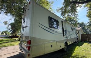 34’ Windsong RV – Low Miles, Sleeps 7