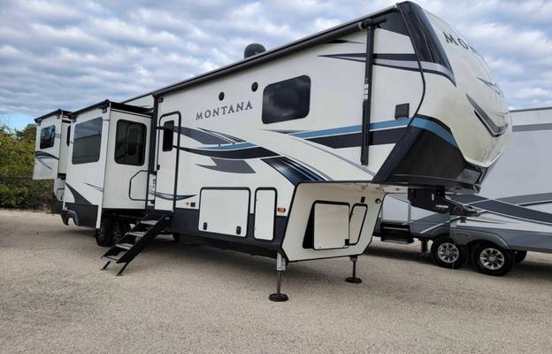 2021 Keystone RV Montana 3791RD RV rental photo 1