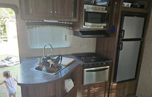 2018 Prowler Lynx 30 LX RV rental photo 14