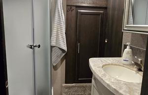 Beautiful 5th wheel bunkhouse retreat w/delivery!