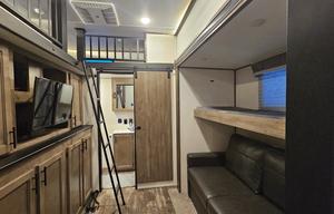 Z&S home on wheels with kids bunk room