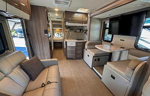 DELANO - Luxury Mini Coach for 2-4