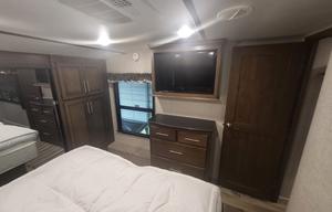 2020 couger  39 ft, like new