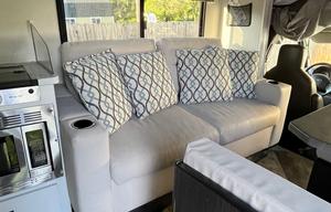 Big Bertha- Pet Friendly RV