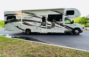 2022 Thor Four Winds 31E (with Bunkhouse)