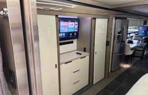 Luxury RV with flexible hosts.